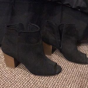 Black booties / heel, ankle high